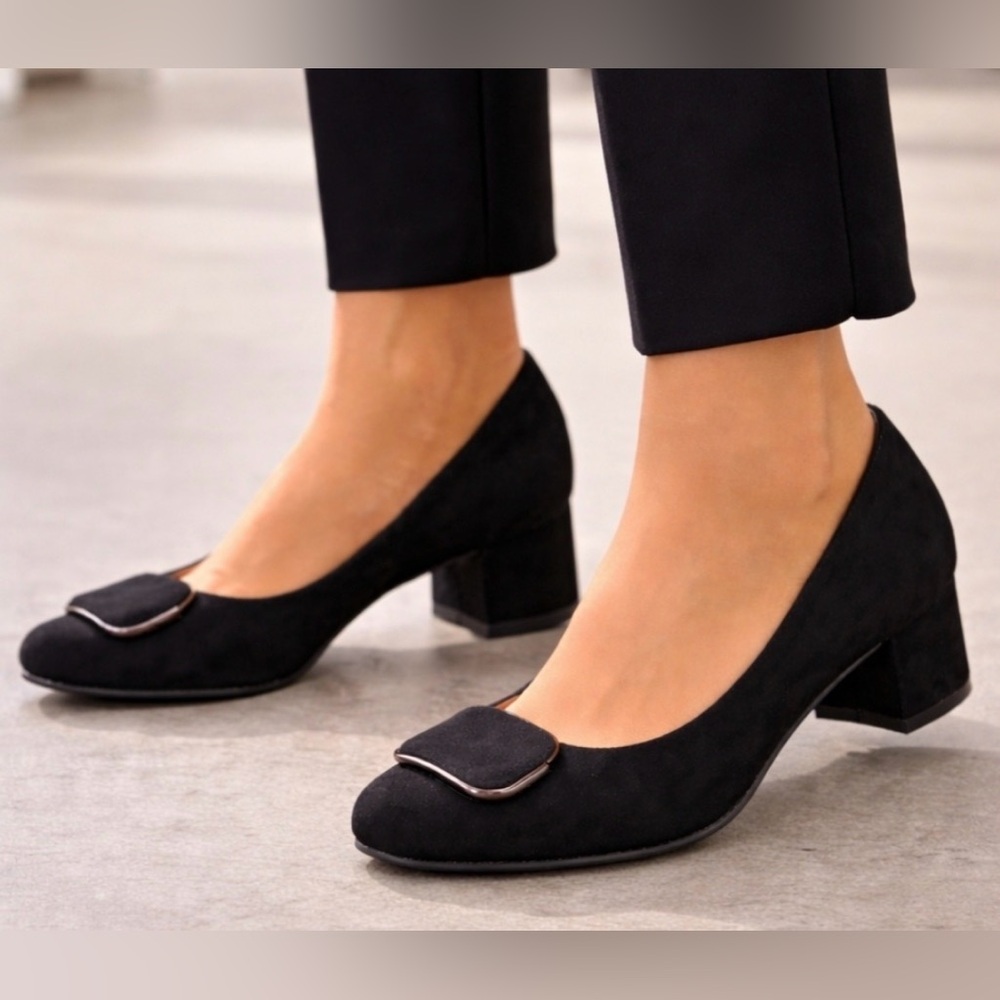 Naturalizer black suede pumps. Block heel, silver buckle detail. Arch support. 8